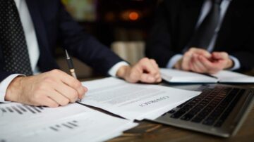 Serviço de contratos